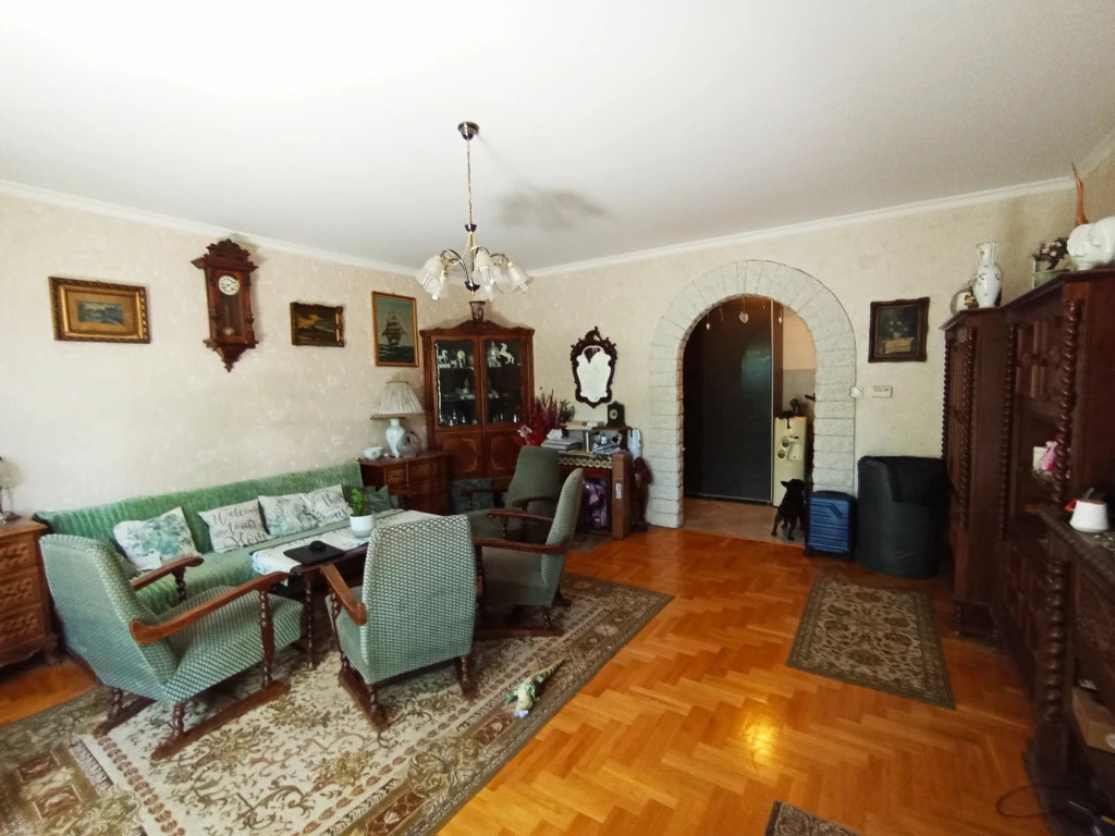 XIV. Kerület, Szobránc utca, 101 m²-es, társasházi lakás, 4 szobás