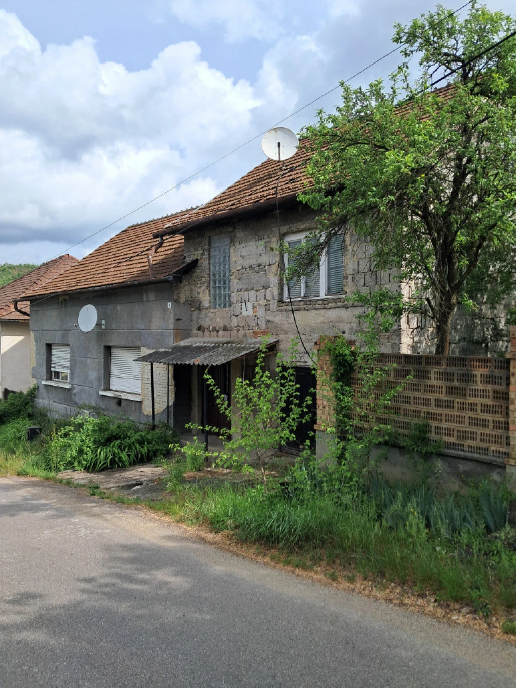 Ózd, Honvéd út, 100 m²-es, családi ház, 3 szobás, felújítandó állapotú