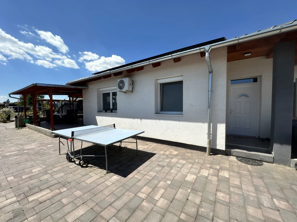 Dunavarsány, Nagy telek, 99 m²-es, sorház, 4 szobás, újszerű állapotú