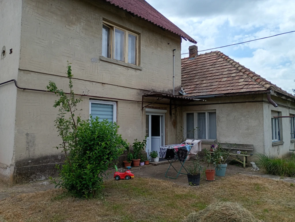 Velence, Határ utca, 135 m²-es, 2 generációs, családi ház, 4 szobás