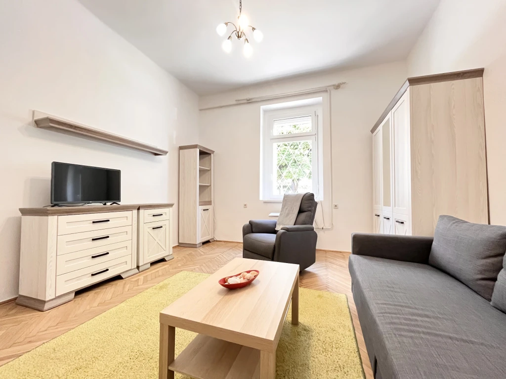 IV. Kerület, Árpád út, 38 m²-es, társasházi lakás, 1 szobás, felújított állapotú