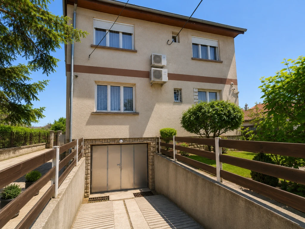 XVII. Kerület, Akadémiaújtelepen, 199 m²-es, 2 generációs, családi ház