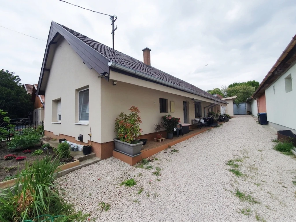 XVII. Kerület, Rákoscsaba csendes utca, 122 m²-es, 3 generációs, családi ház