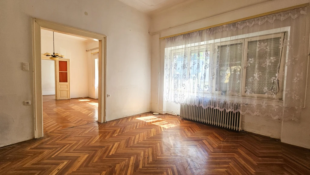 Vác, Szent Flórián utca, 80 m²-es, házrész, 3 szobás, felújítandó állapotú