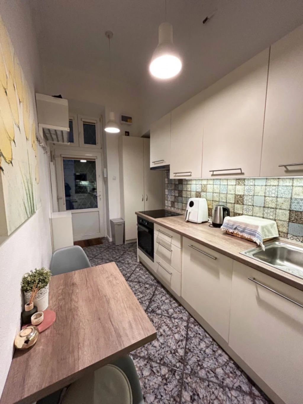 VII. Kerület, Garay tér, 47 m²-es, társasházi lakás, 3 szobás