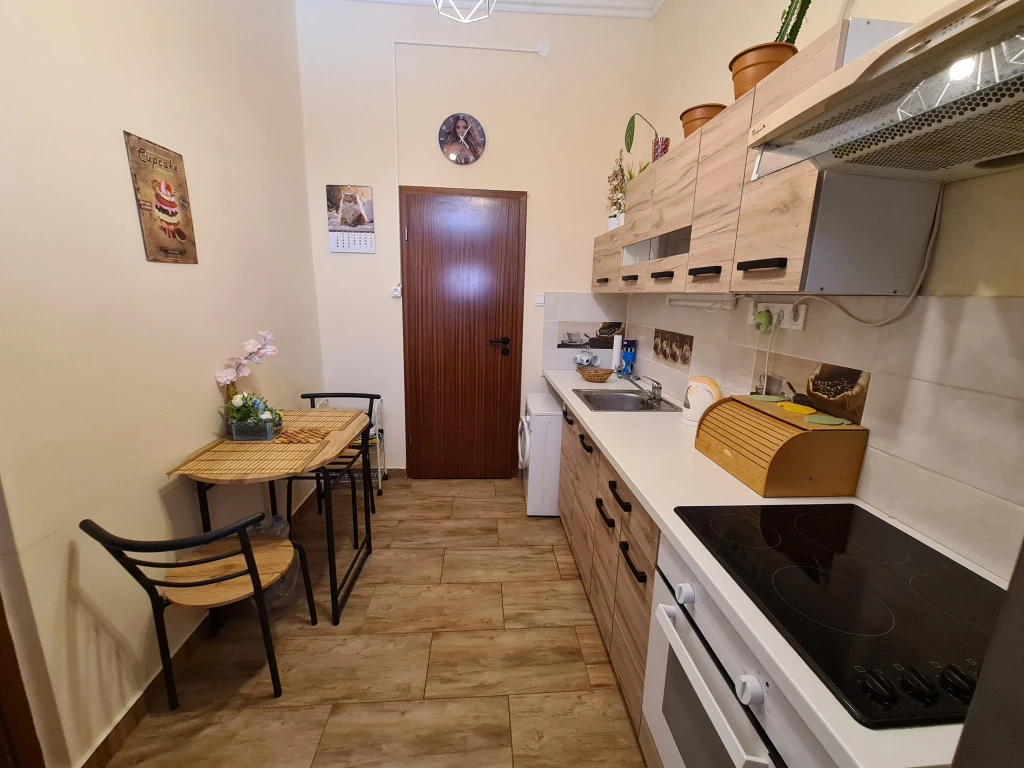 IV. Kerület, Újpesten, 29 m²-es, társasházi lakás, 1 szobás, felújított állapotú