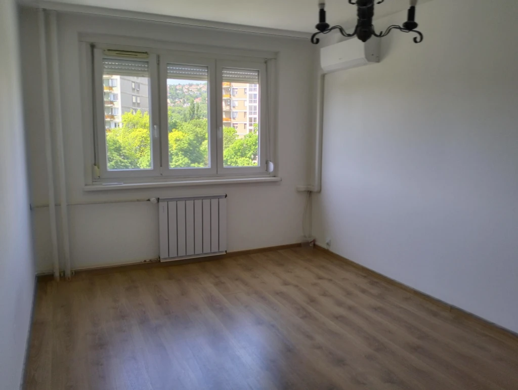 III. Kerület, Vörösvári út, 50 m²-es, társasházi lakás, 2 szobás