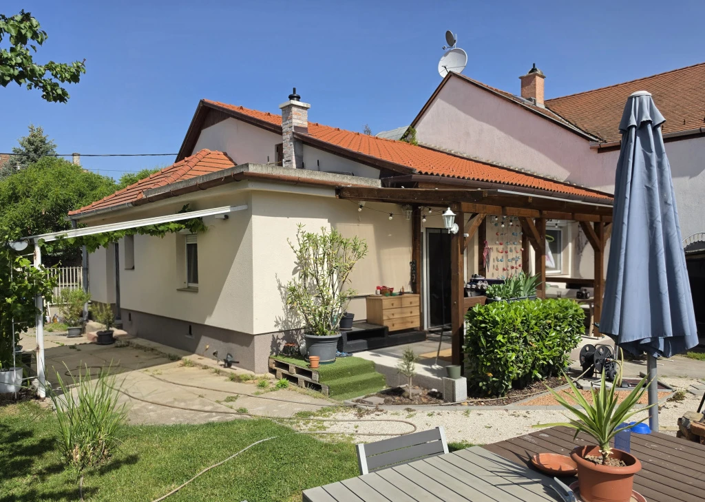 XV. Kerület, Alag utca, 80 m²-es, családi ház, 3 szobás, felújított állapotú