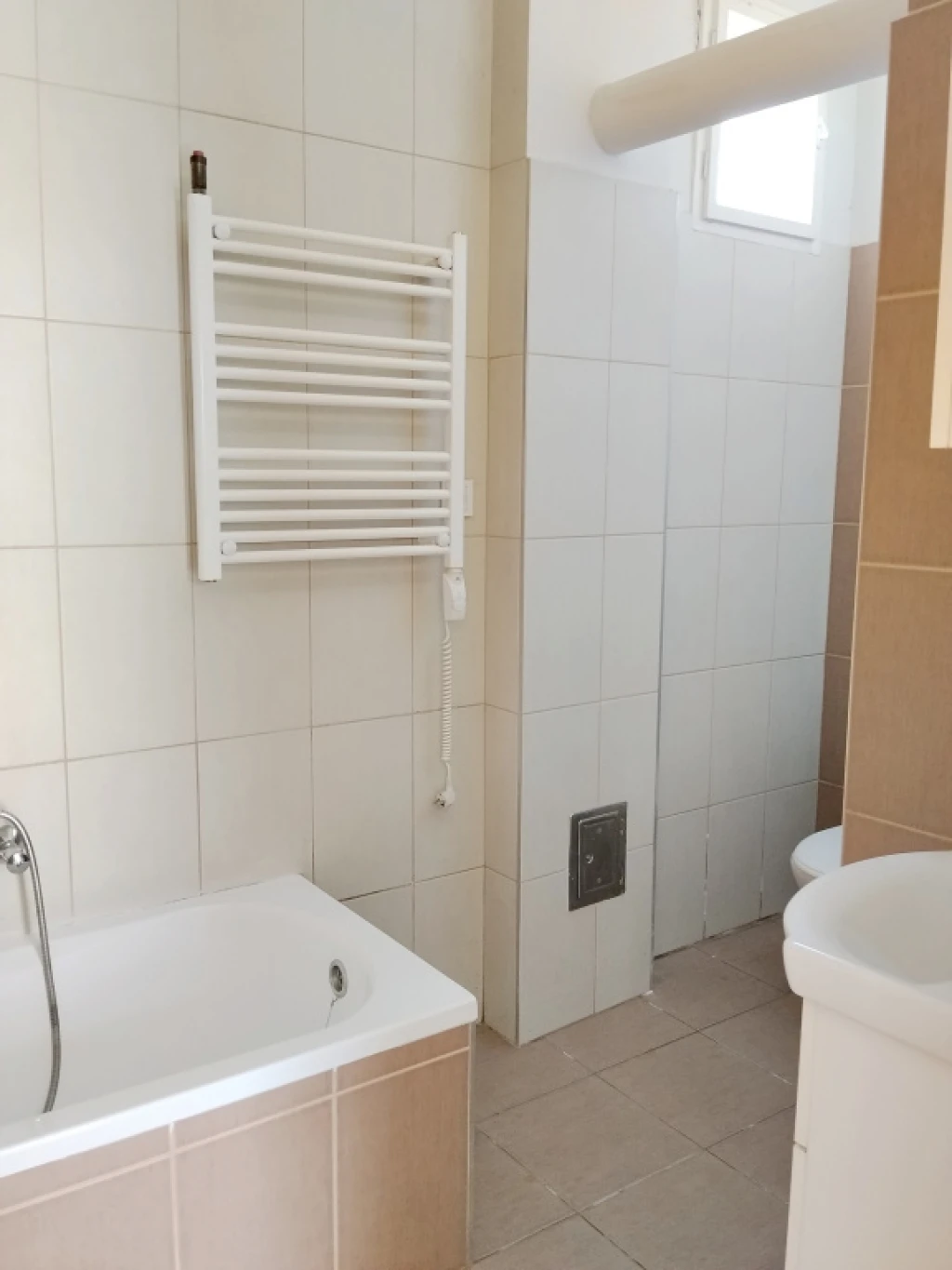 IV. Kerület, Megyeri úthoz közeli csendes utca, 54 m²-es, társasházi lakás