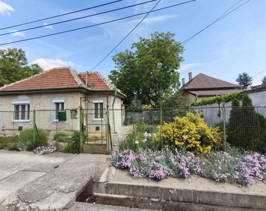 XVII. Kerület, Rákoshegy, 50 m²-es, családi ház, 2+1 szobás