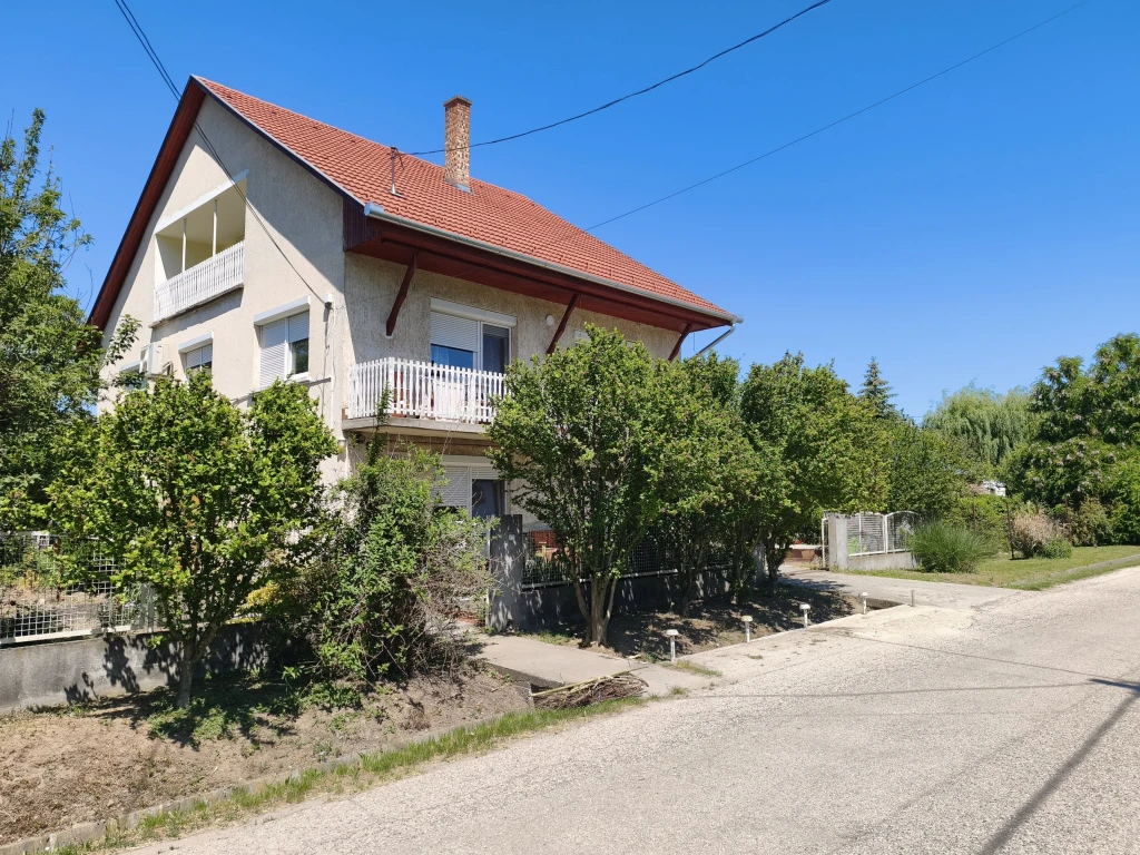 Sülysáp, Hunyadi utca környéke utca, 120 m²-es, családi ház