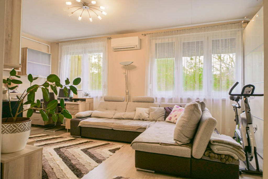 IV. Kerület, Lakkozó utca, 70 m²-es, társasházi lakás, 2+1 szobás