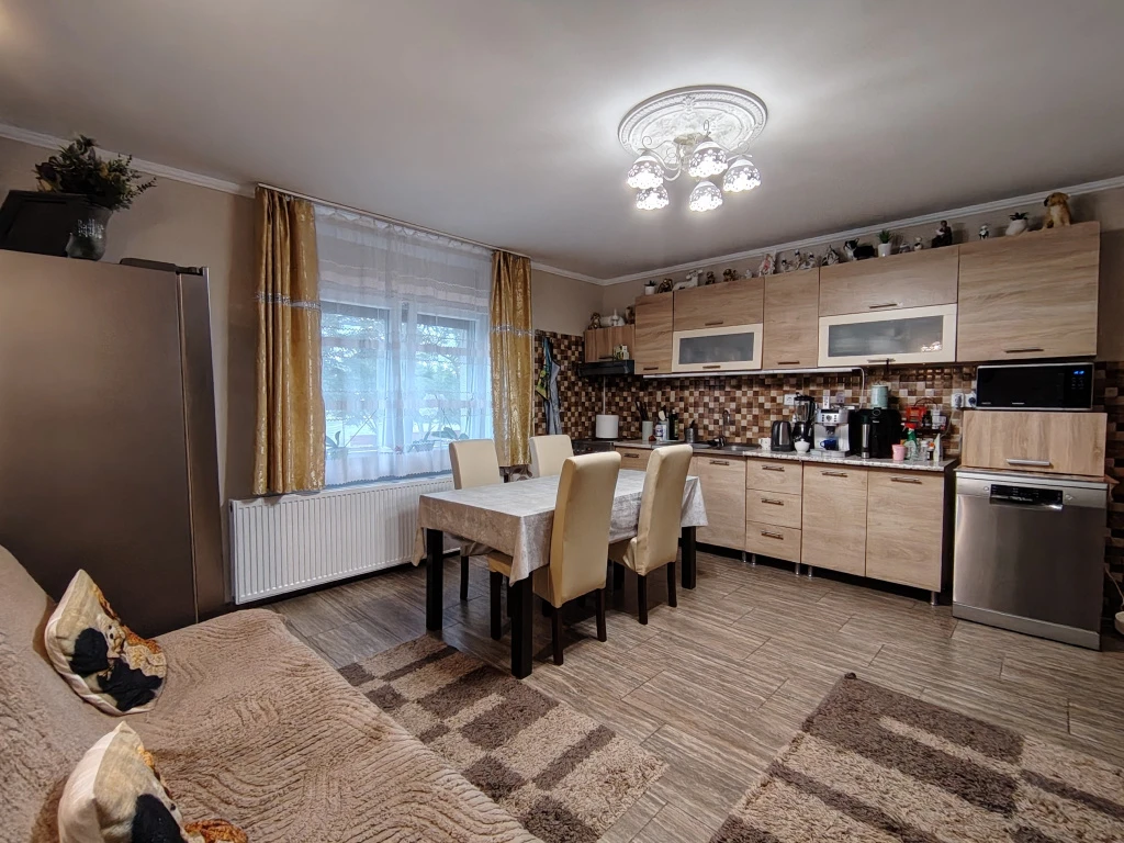 Fót, Fótújfalu tér, 67 m²-es, 2 generációs, ikerház, 2 szobás