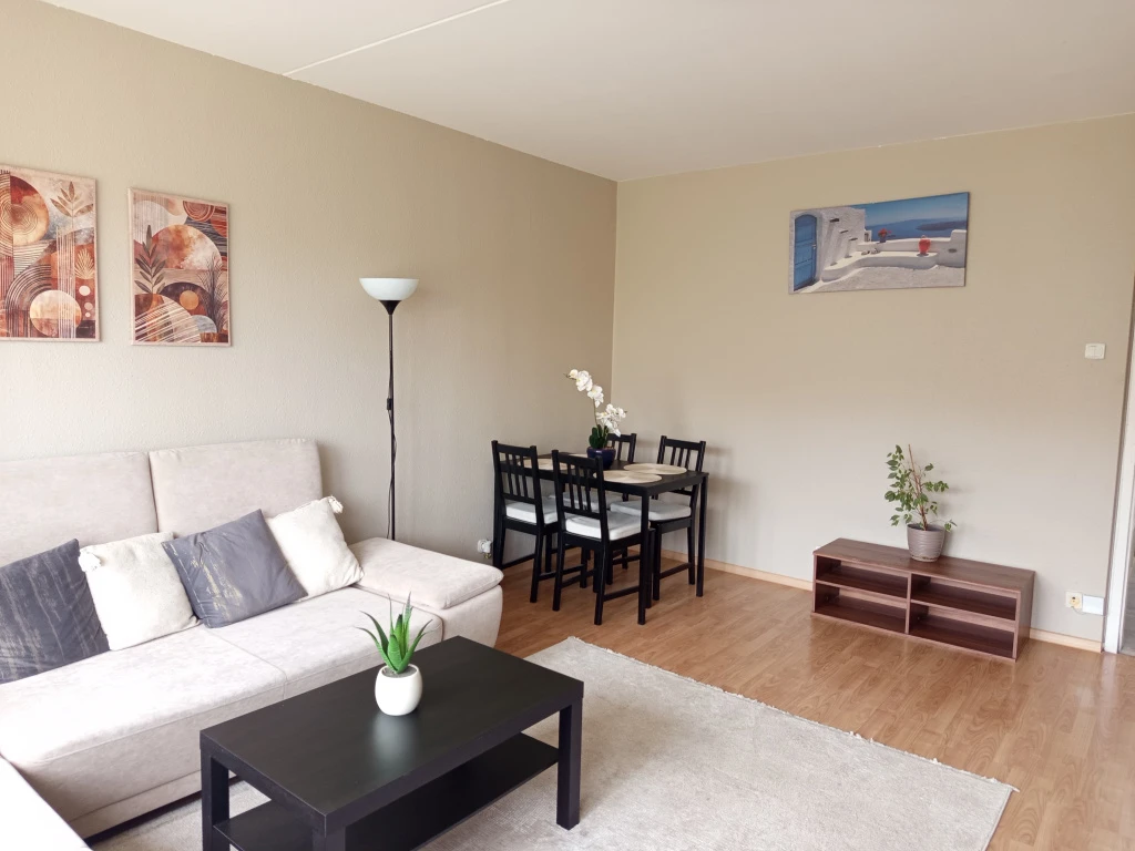 X. Kerület, Hang utca, 54 m²-es, társasházi lakás, 2 szobás, részben felújított állapotú