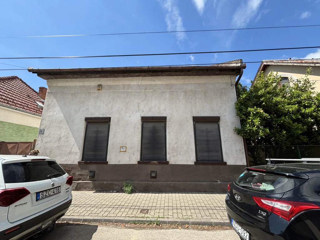 XIX. Kerület, Táncsics Mihály utca, 50 m²-es, családi ház, 2 szobás