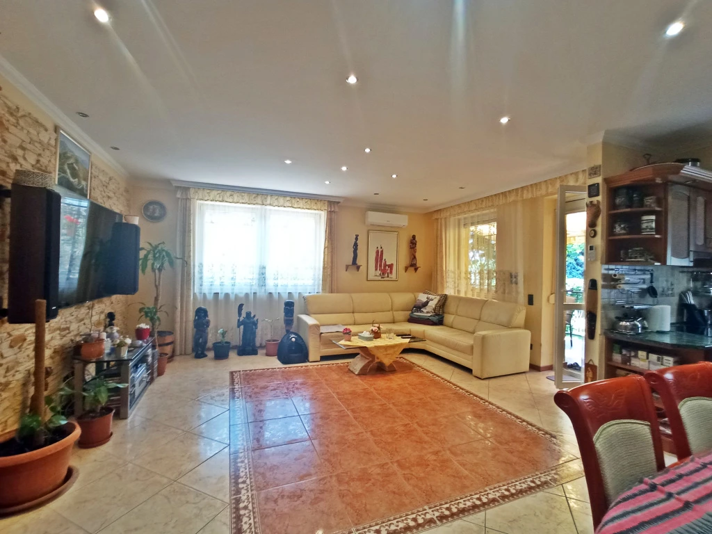 XIV. Kerület, Fischer István utca, 86 m²-es, társasházi lakás