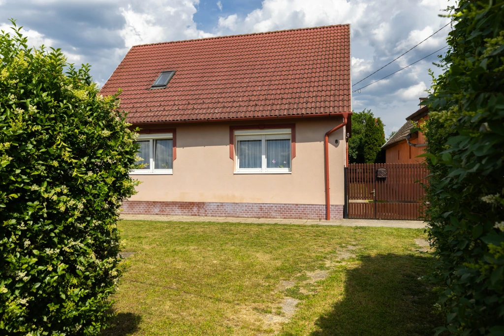 Szob, Arany János utca, 150 m²-es, családi ház, 4 szobás, felújított állapotú