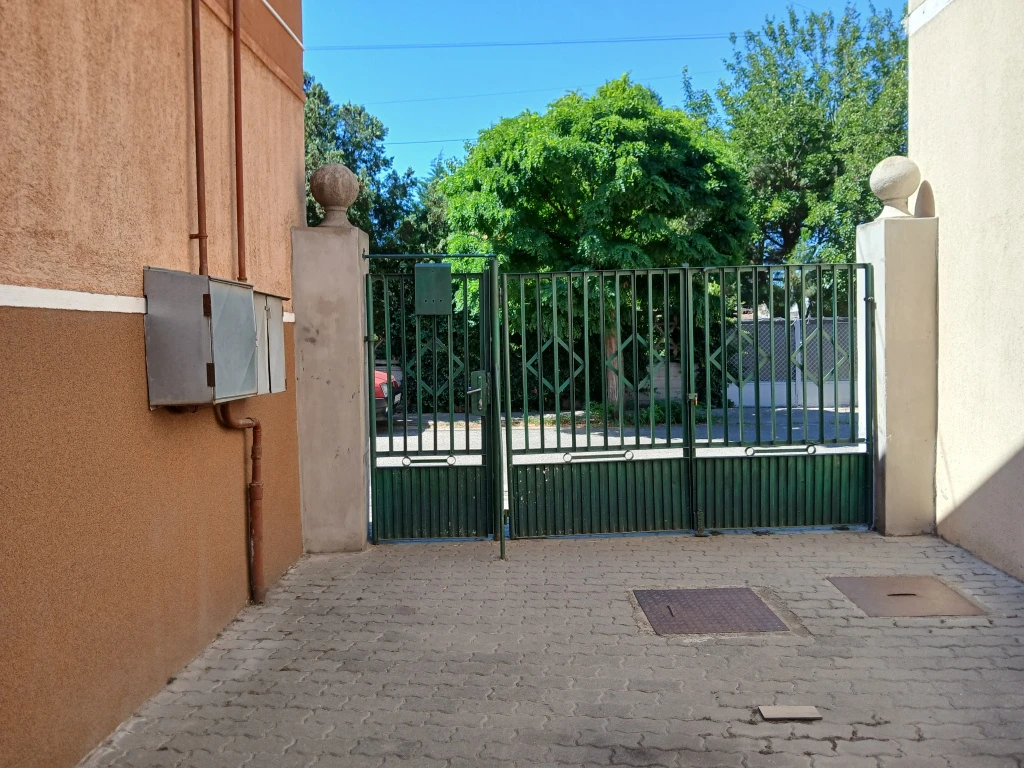XX. Kerület, Lázár u. közelében, 147 m²-es, 2 generációs, családi ház