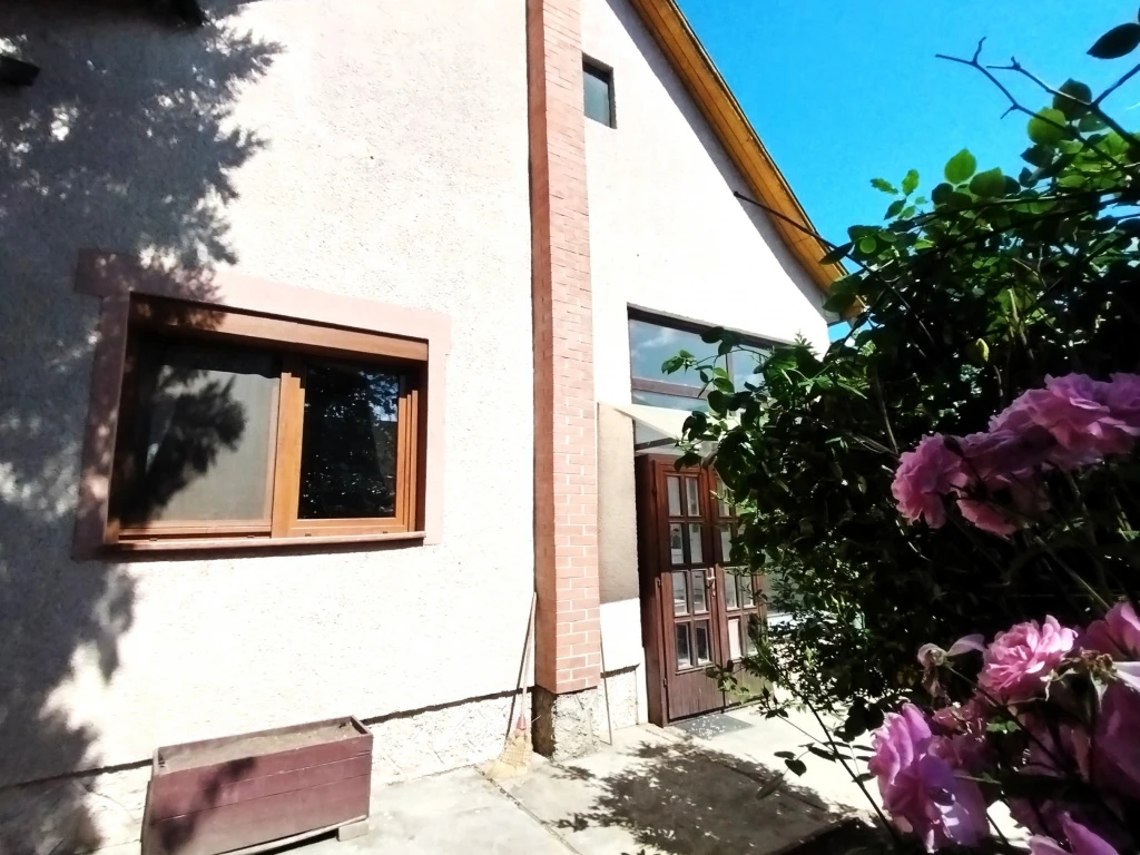 XVII. Kerület, Rákoshegy utca, 106 m²-es, 2 generációs, ikerház