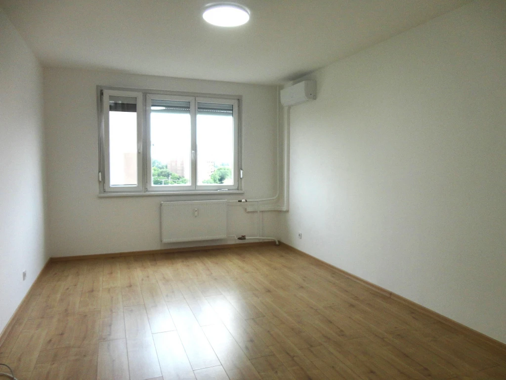 IV. Kerület, Munkásotthon utca, 53 m²-es, társasházi lakás, 1+2 szobás