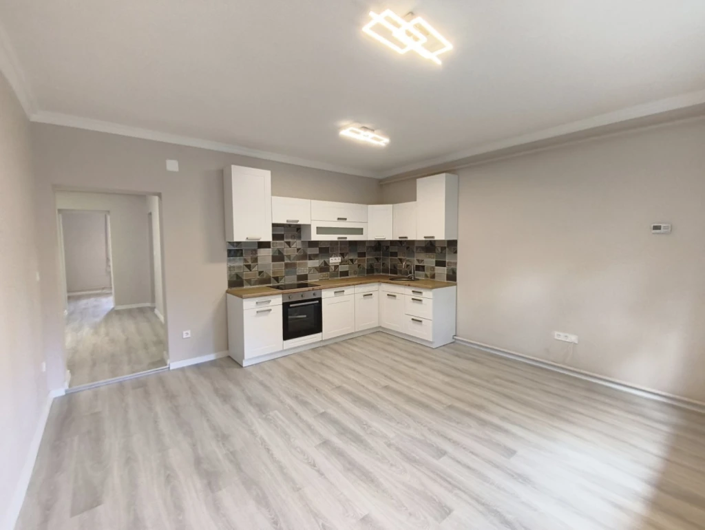 XVI. Kerület, Árpádföld, 94 m²-es, házrész, 3+1 szobás, átlagos állapotú