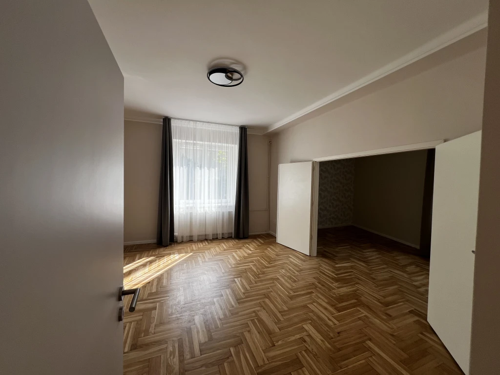 III. Kerület, Hunor utca, 53 m²-es, társasházi lakás, 2 szobás