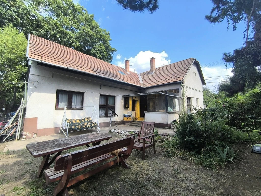 XVI. Kerület, Hév közeli utca, 100 m²-es, családi ház, 4 szobás