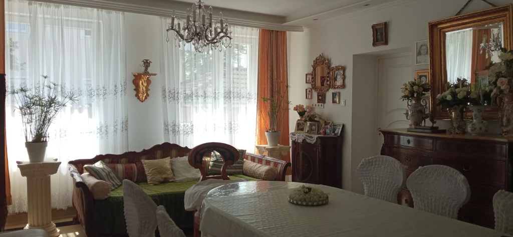 XIX. Kerület, Kispest- kertvárosban, 195 m²-es, 2 generációs, családi ház