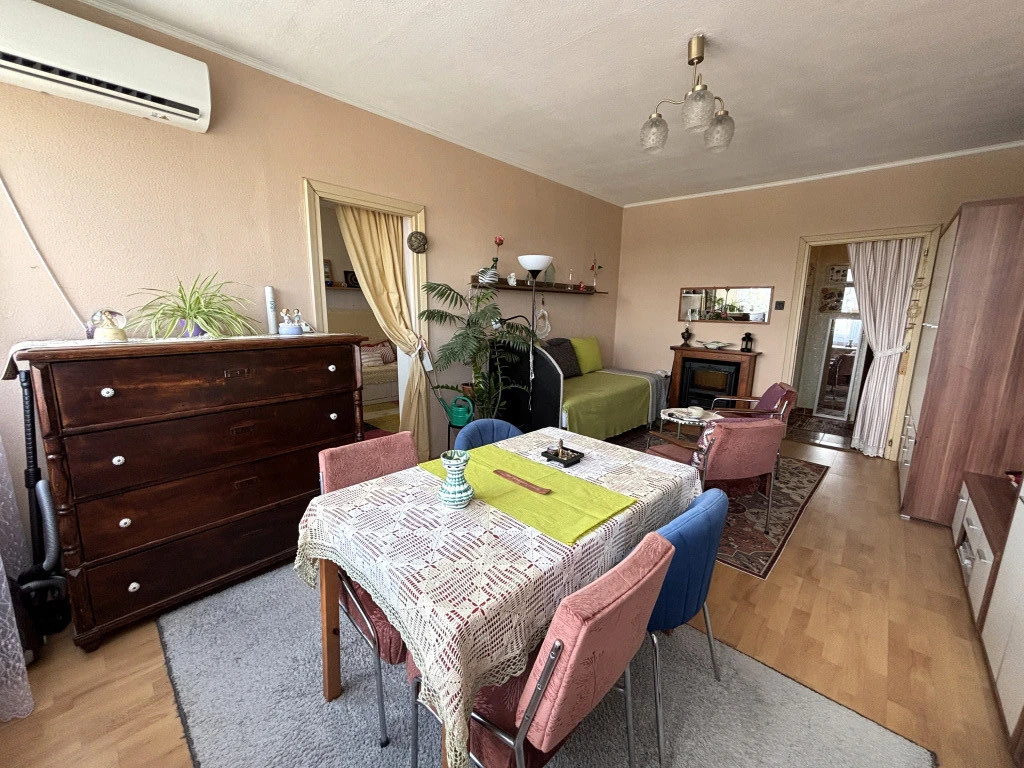 Vác, Vám utca, 52 m²-es, társasházi lakás, 2 szobás, jó állapotú
