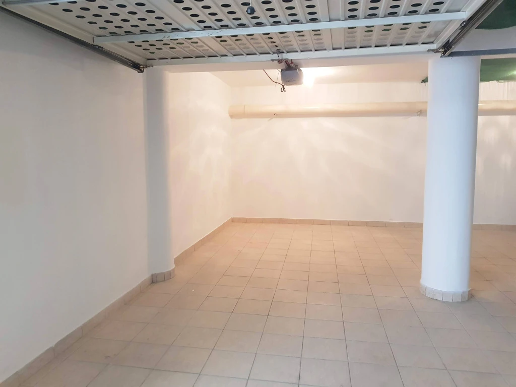 Nyíregyháza, Szarvas utca, 18 m²-es, különálló garázs, jó állapotú