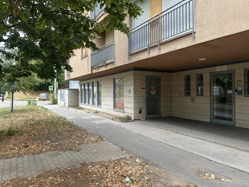 XIV. Kerület, Mexikói út, 142 m²-es, üzlethelyiség utcai bejárattal