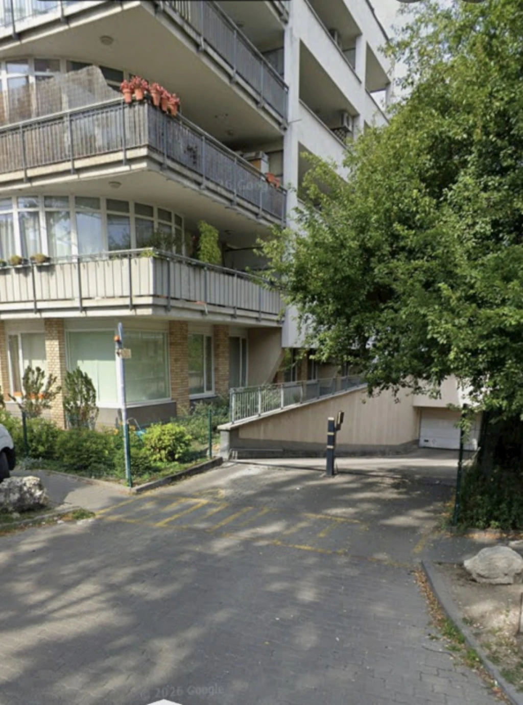 XI. Kerület, Nádorliget lakópark, 7 m²-es, teremgarázs hely, jó állapotú