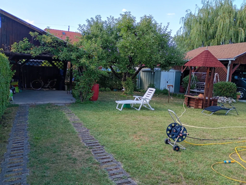 Agárd, Álmos utca, 42 m²-es, ikerház, 2+1 szobás, jó állapotú