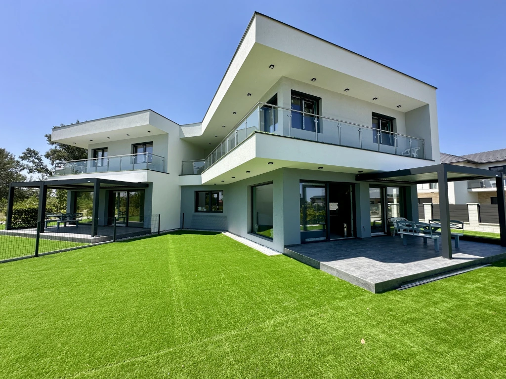 Dunaharaszti, exkluzív zárt lakópark, 168 m²-es, ikerház, 5 szobás