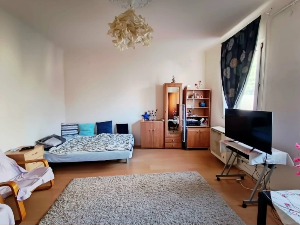 XX. Kerület, Kertvárosi részen, 35 m²-es, házrész, 1 szobás, felújított állapotú