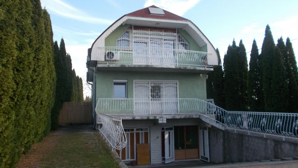 c3-1-name c2-1-name, Siófok, Szabadifürdő