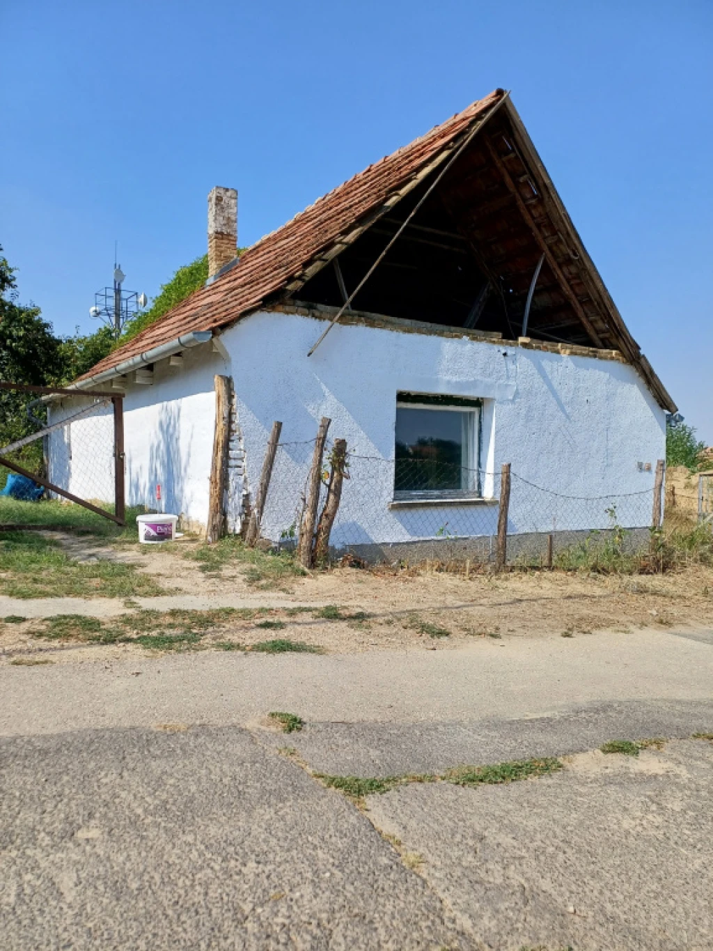 Simontornya, Templom közelében, 48 m²-es, családi ház, 2 szobás