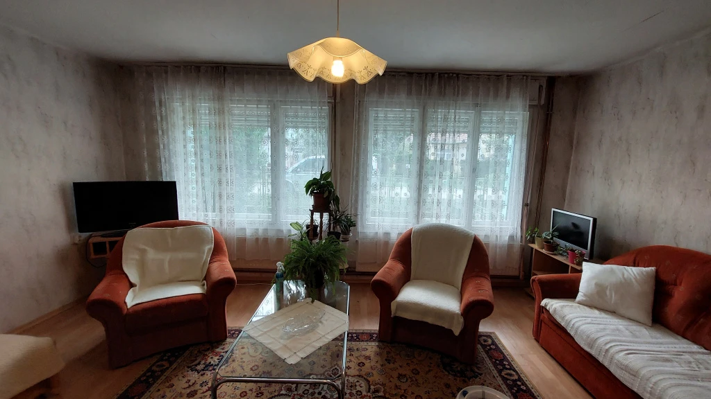 Siófok, KILITI, 100 m²-es, ikerház, 4 szobás, részben felújított állapotú