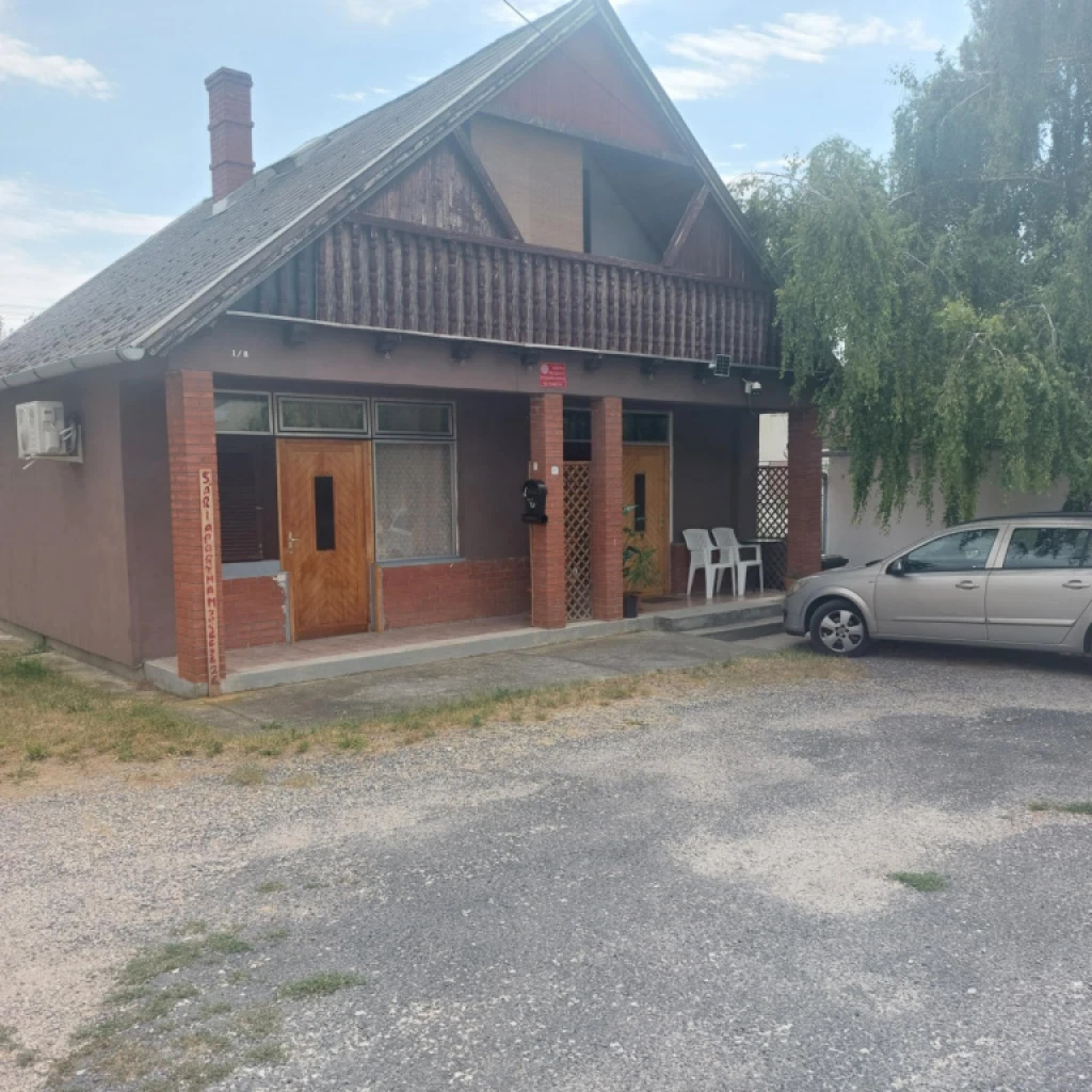 Balatonfűzfő, TOBRUK, 83 m²-es, családi ház, 3 szobás, részben felújított állapotú