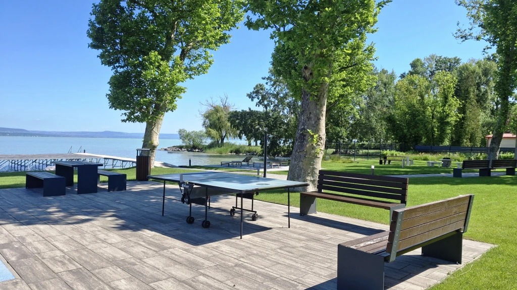 Balatonboglár, Vízpart, 59 m²-es, társasházi lakás, 2 szobás, újszerű állapotú