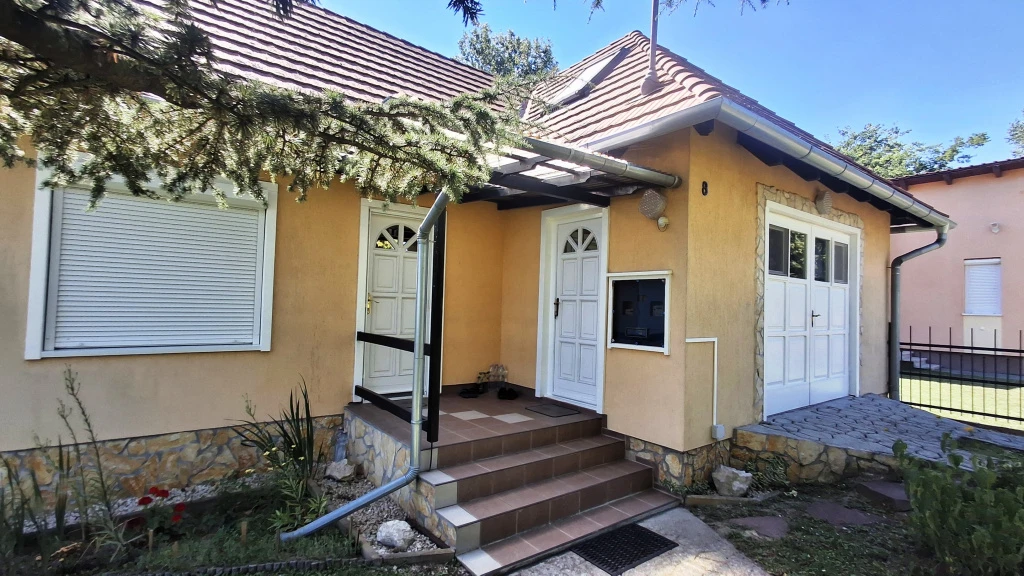 Balatonboglár, Balatonhoz közel, 118 m²-es, családi ház, 2+4 szobás