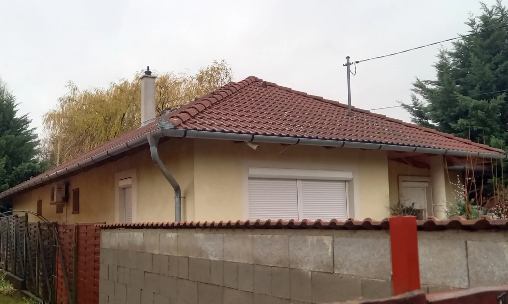 Dunakeszi, tóváros, 150 m²-es, házrész, 5 szobás, jó állapotú