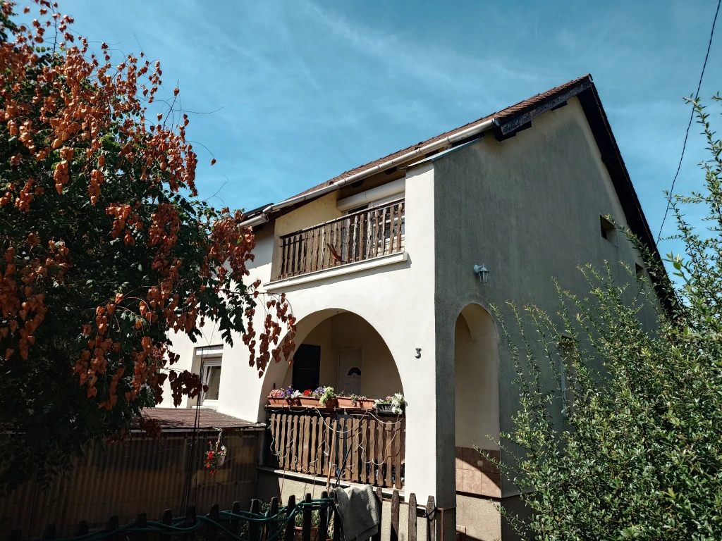 Gárdony, Pajtás tér, 115 m²-es, családi ház, 4+1 szobás, átlagos állapotú