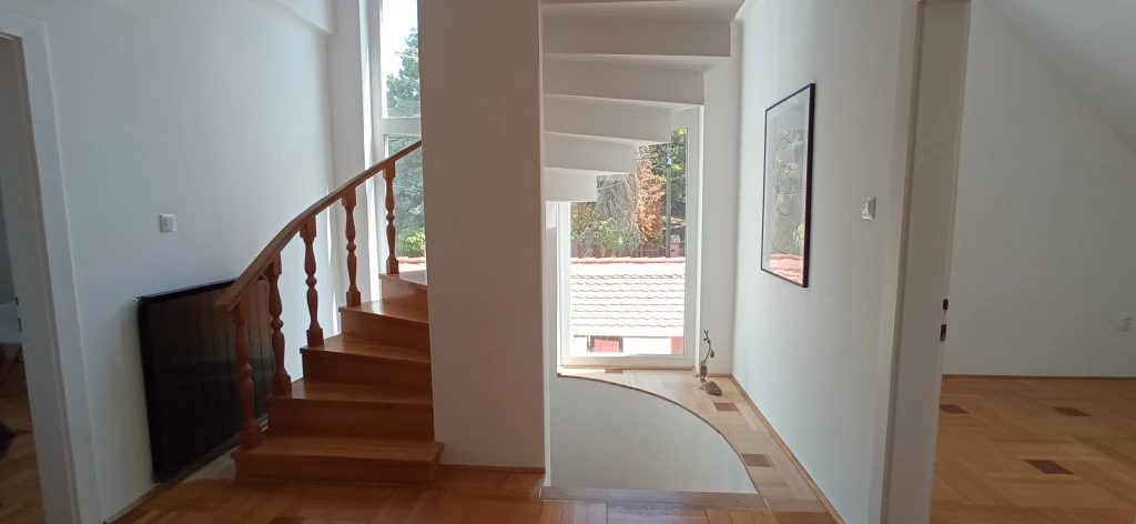 II. kerület, Adyliget, 150 m²-es, ikerház, 4 szobás, felújított állapotú