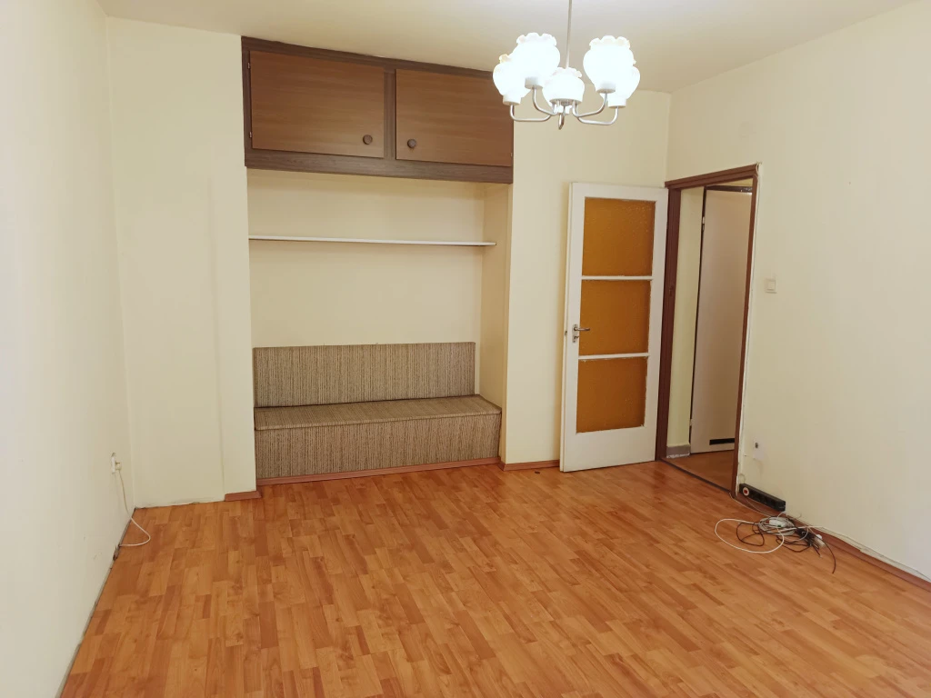 XX. Kerület, Vécsey és Eperjes lakótelep, 50 m²-es, társasházi lakás