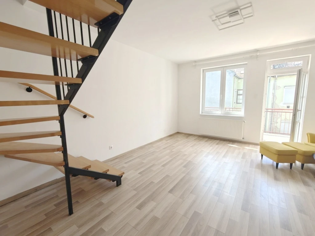 IX. Kerület, Angyal utca, 70 m²-es, társasházi lakás, 2 szobás