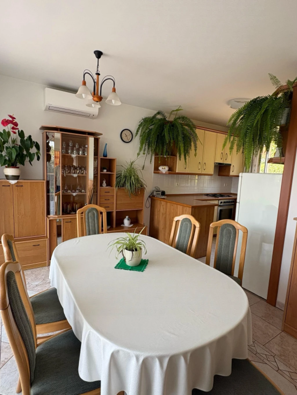 III. Kerület, Péterhegyi dűlő, 240 m²-es, családi ház, 7 szobás