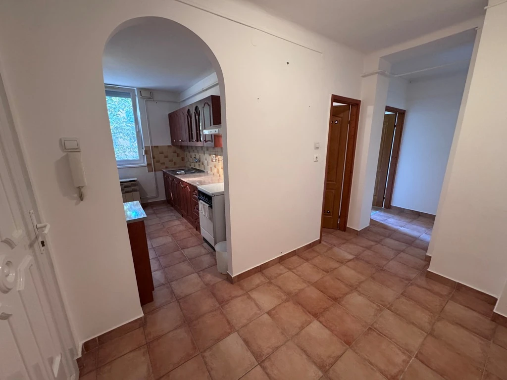 Vác, Degré Alajos utca, 55 m²-es, társasházi lakás, 2 szobás, felújított állapotú
