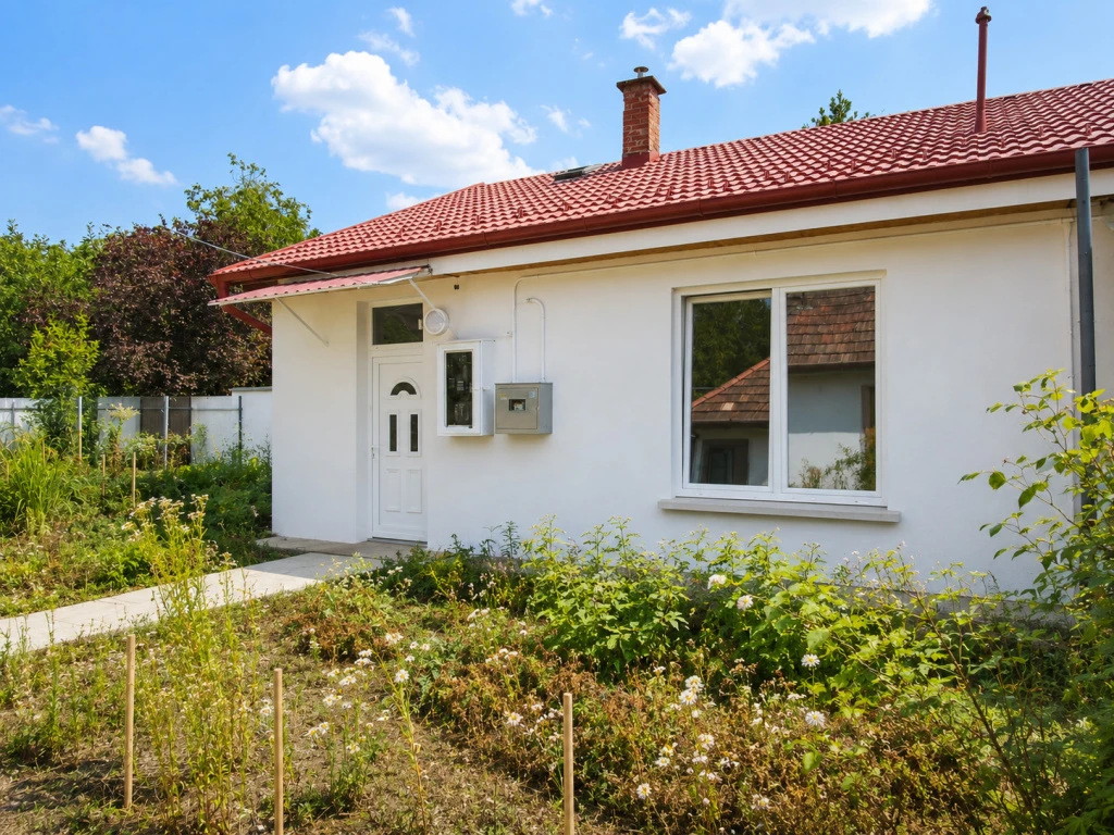 XVI. Kerület, Rákosszentmihály, 33 m²-es, sorház, 1 szobás, felújított állapotú