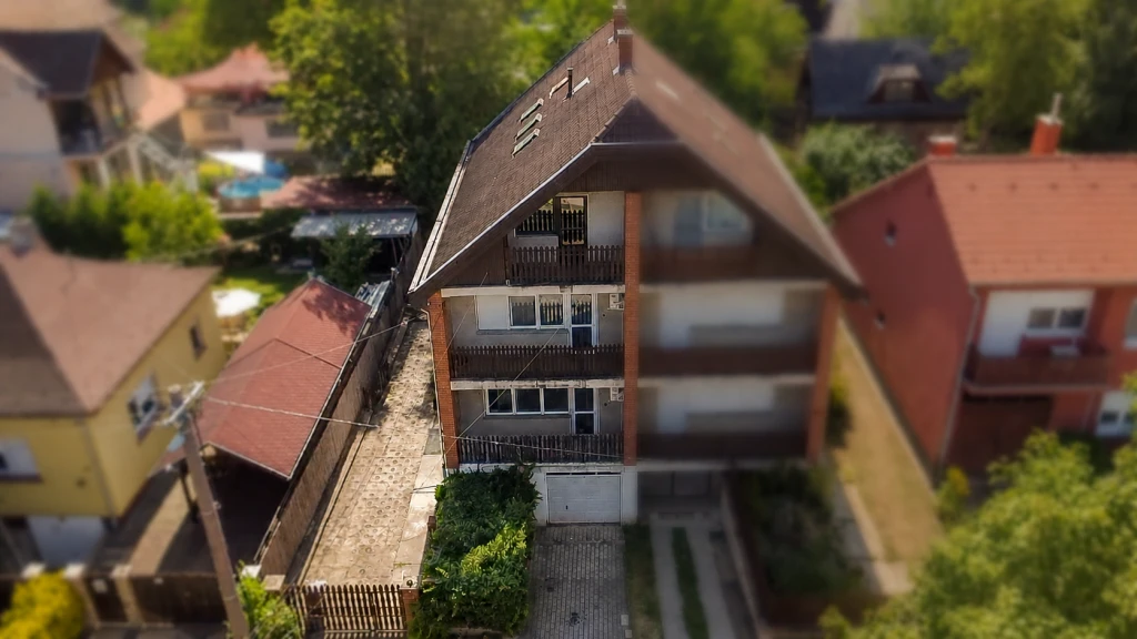 Vác, Bauer Mihály utca, 185 m²-es, ikerház, 5 szobás, jó állapotú